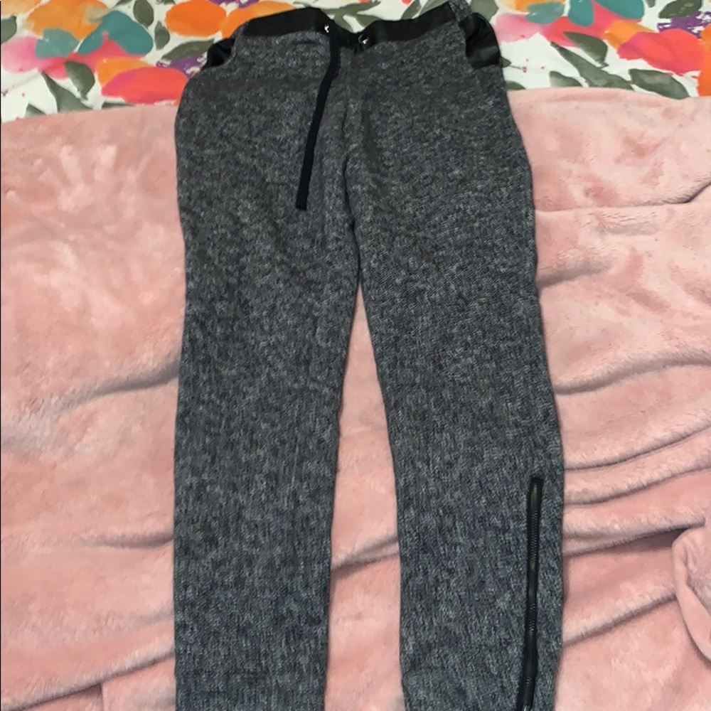 Never worn size M leggings